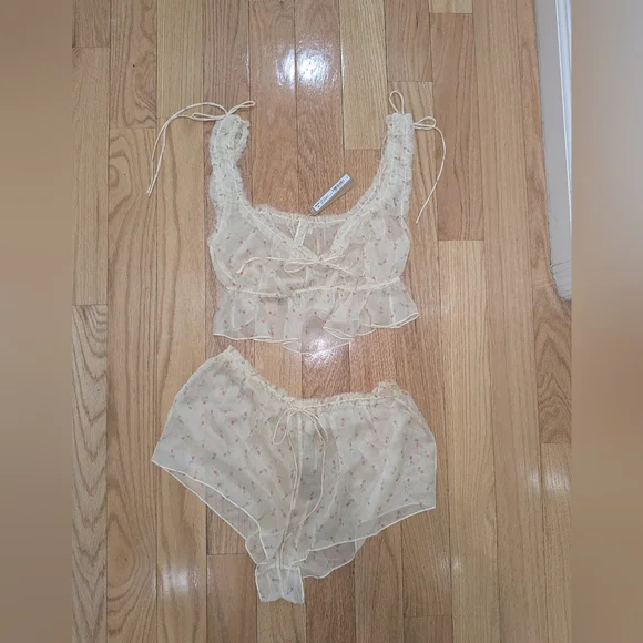 S1. NWT SKIMS ROMANCE BABYDOLL & SHORT SET IN BUTTER VINTAGE ROSE PRINT - Picture 5 of 8